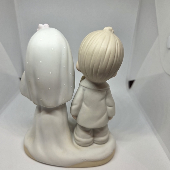 Charming Wedding Couple Figurine "The Lord Bless You and Keep You" Item #E3114 - Picture 2 of 5